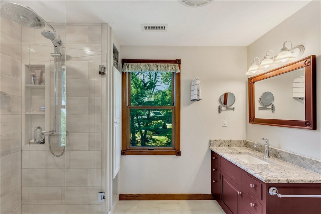 Mashpee, Massachusetts 02649, United States, 3 Bedrooms Bedrooms, ,3 BathroomsBathrooms,Residential,Pending,159354