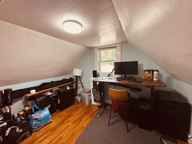 Cambridge, Massachusetts 02140, United States, 3 Bedrooms Bedrooms, ,1 BathroomBathrooms,Residential,Active,200048