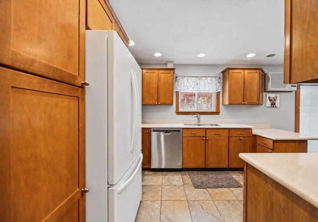 55 Evans St, Somerset, MA, 55 Evans St, Somerset, MA Photo #11