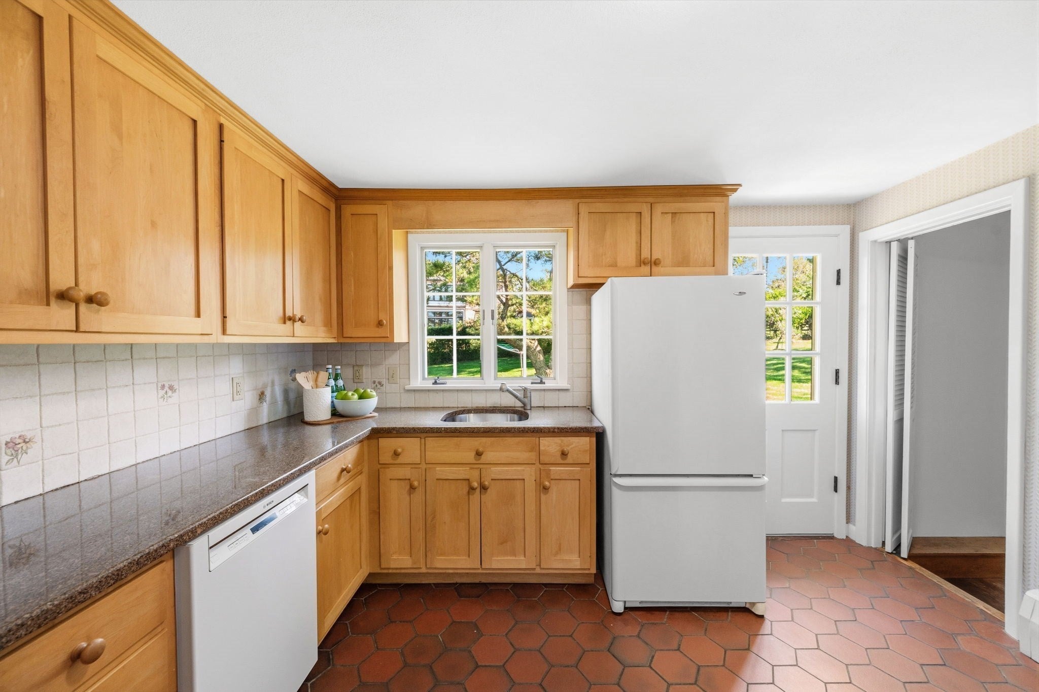81 Old Pasture Rd, Cohasset, MA Photo #9