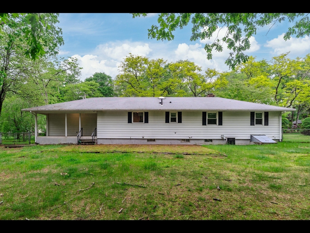 557 Maple Rd