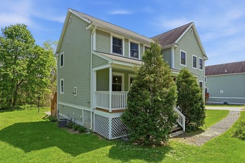 Photo of 1185 Main St #4, Clinton, MA 01510 (MLS # 73518603)