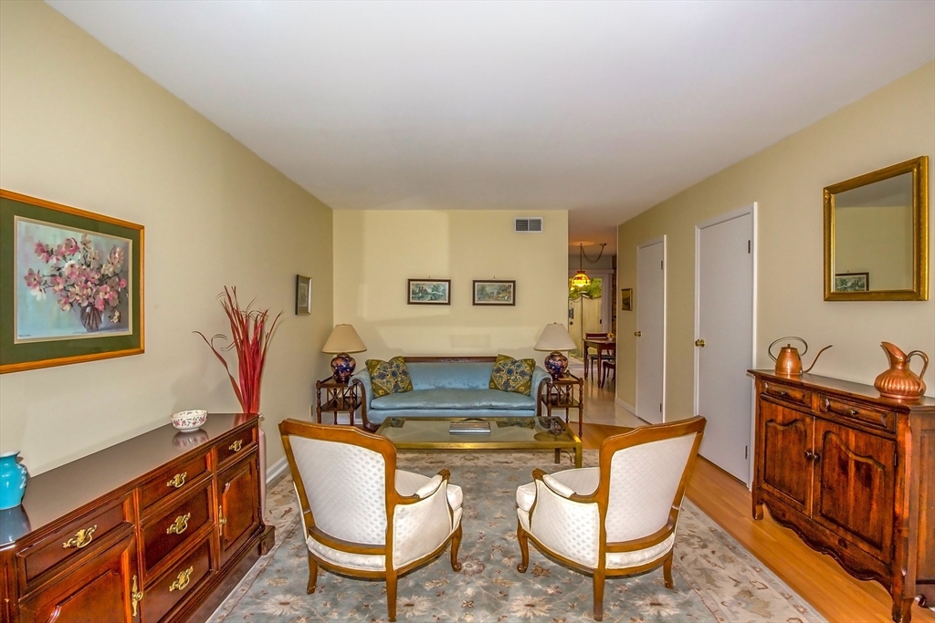 52 Smithfield Ct 52
