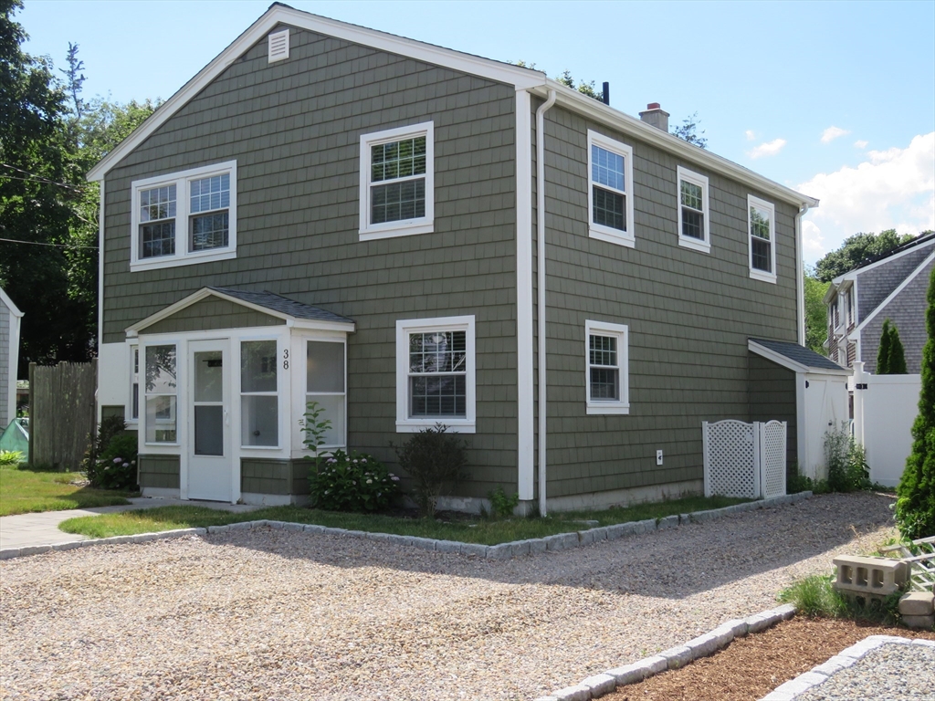 38 Cedar Ln
