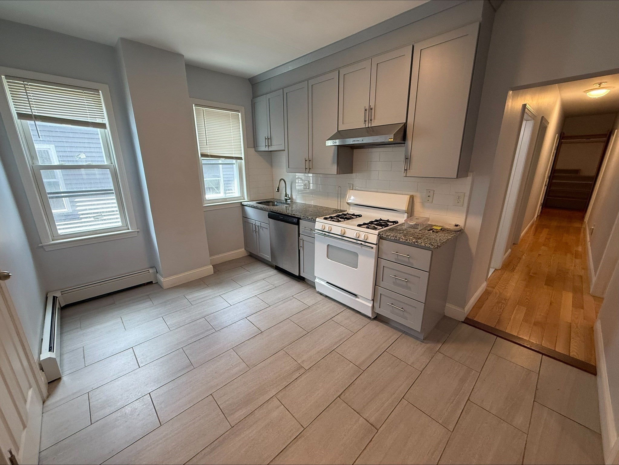 Click for 29 Waverly St #2, Boston, MA slideshow Click for 29 Waverly St #2, Boston, MA slideshow
