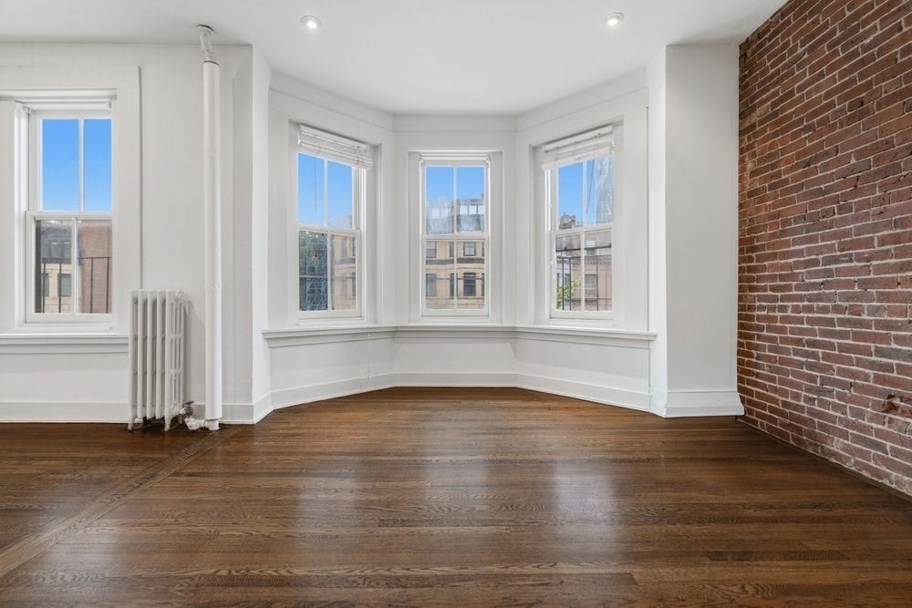 558 Columbus Ave 3F