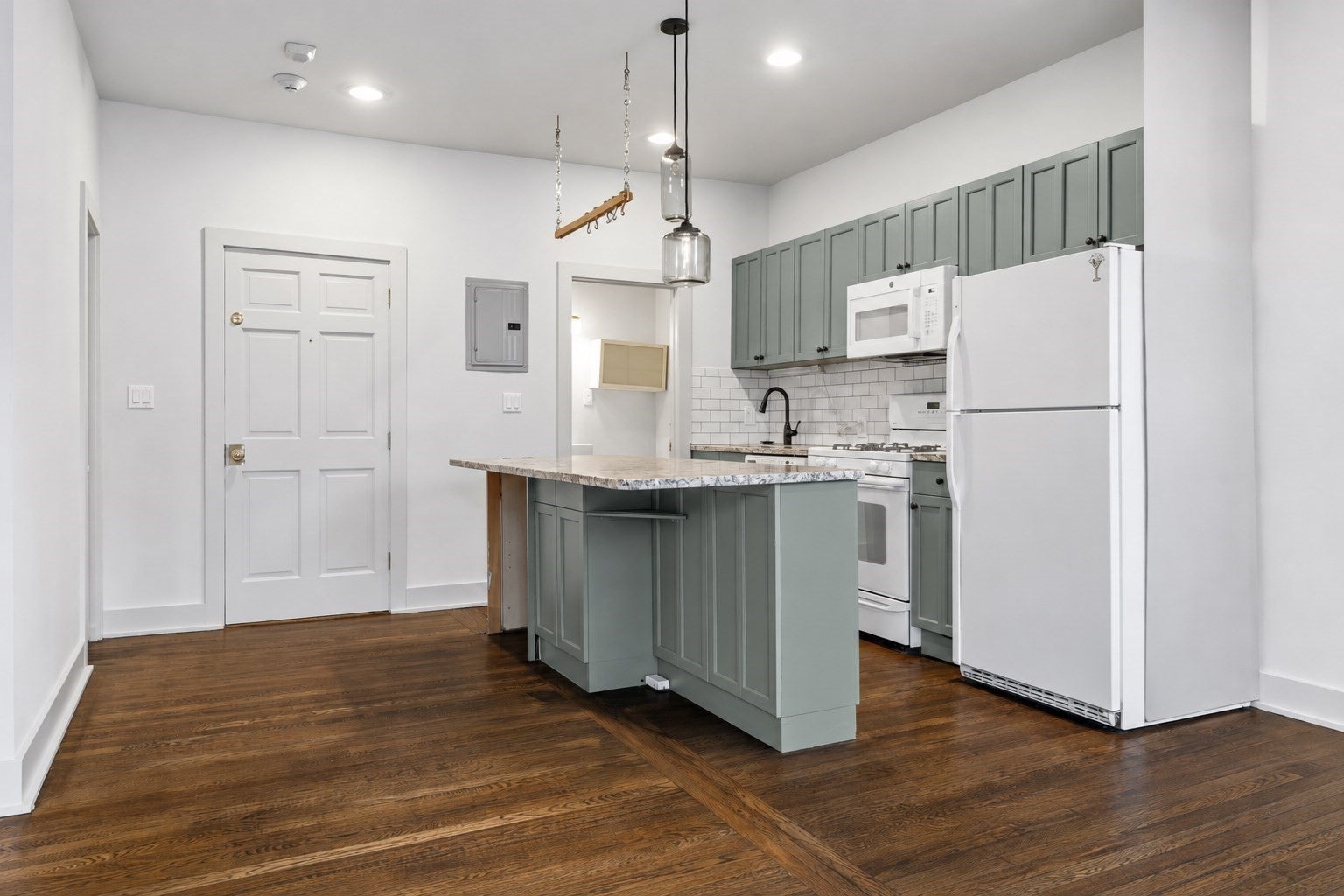 558 Columbus Ave 3F