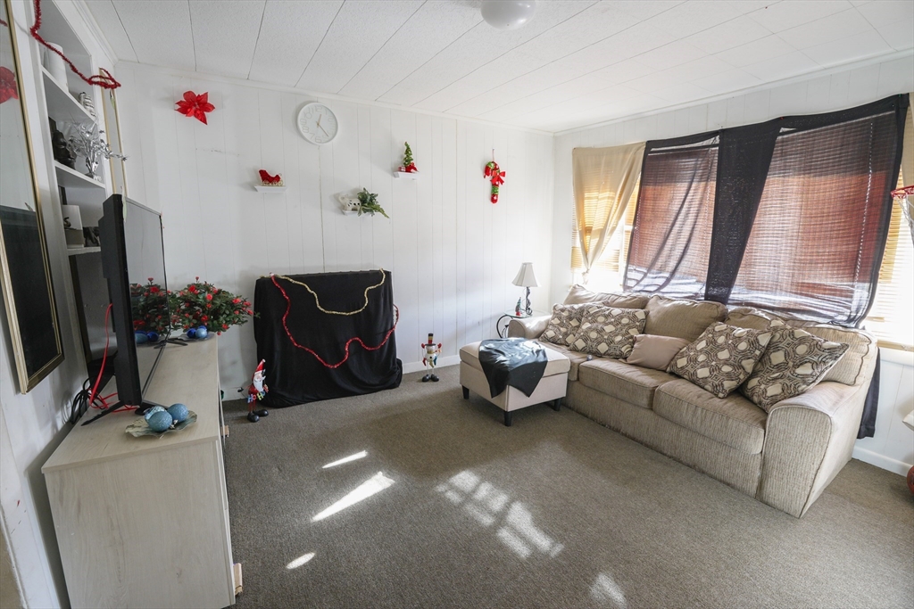 Leominster, Massachusetts 01453, United States, 8 Bedrooms Bedrooms, ,7 BathroomsBathrooms,Residential,Active,256976