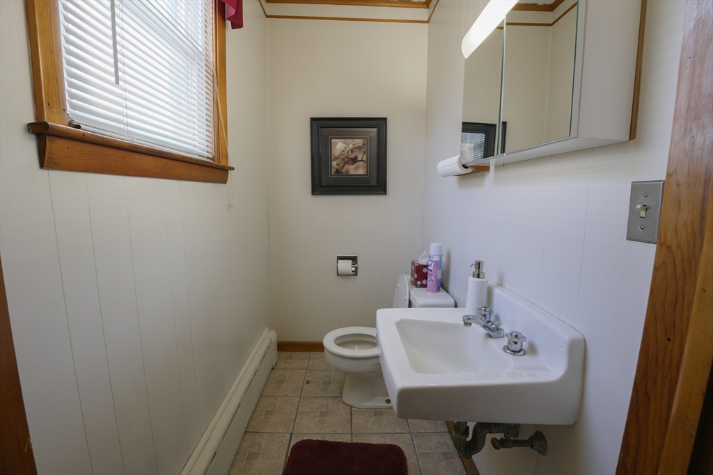 Leominster, Massachusetts 01453, United States, 8 Bedrooms Bedrooms, ,7 BathroomsBathrooms,Residential,Active,256976