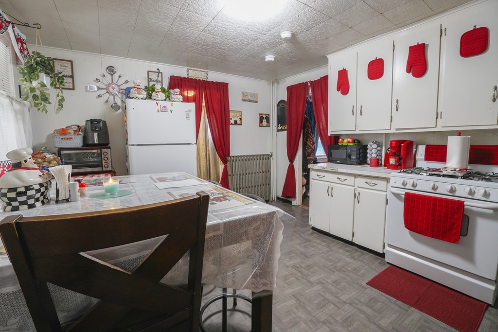 Leominster, Massachusetts 01453, United States, 8 Bedrooms Bedrooms, ,7 BathroomsBathrooms,Residential,Active,256976