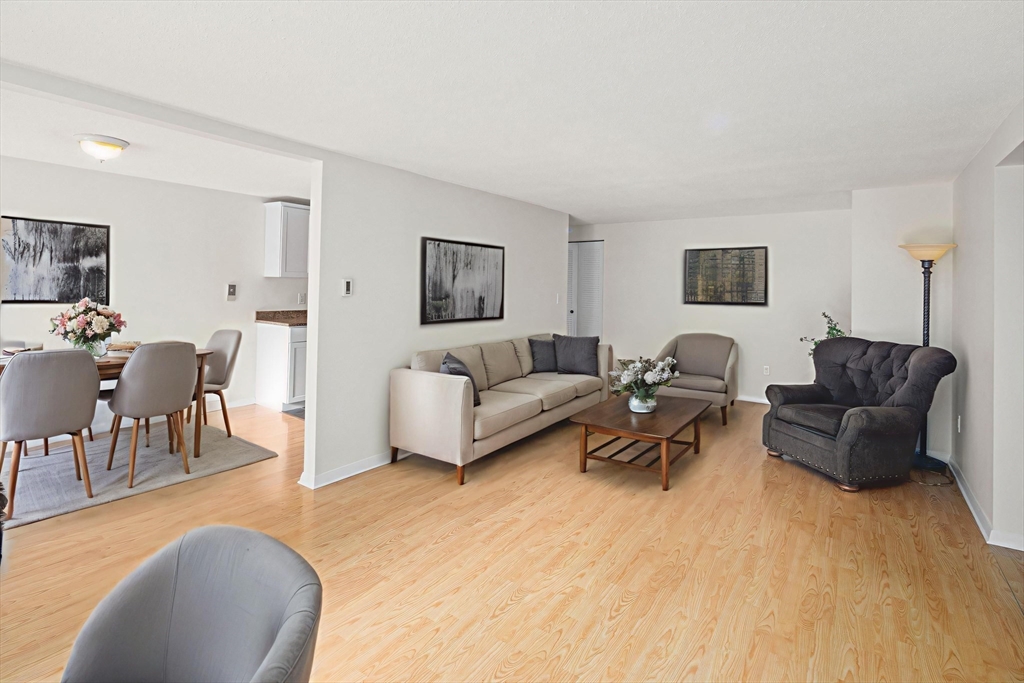 220 Bedford St E-6