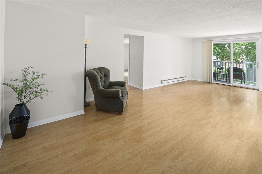 220 Bedford St E-6