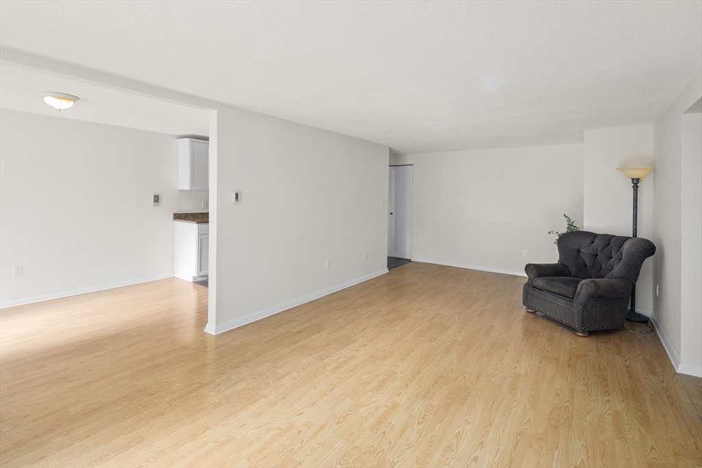 220 Bedford St E-6