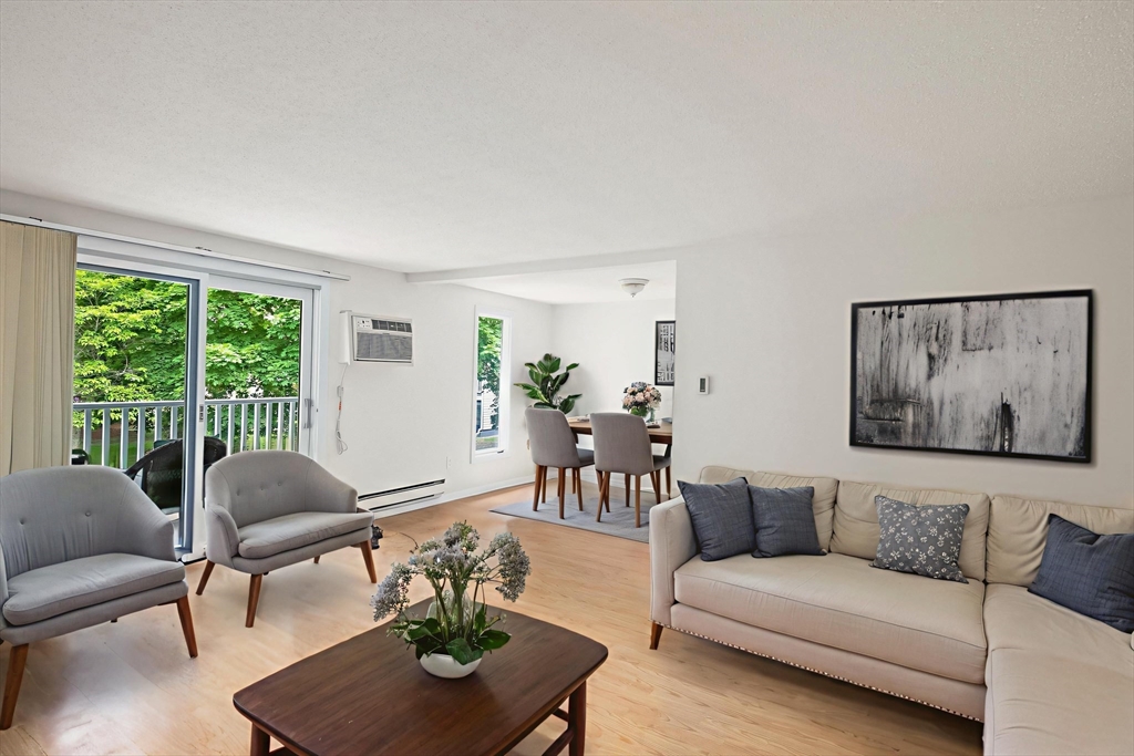 220 Bedford St E-6