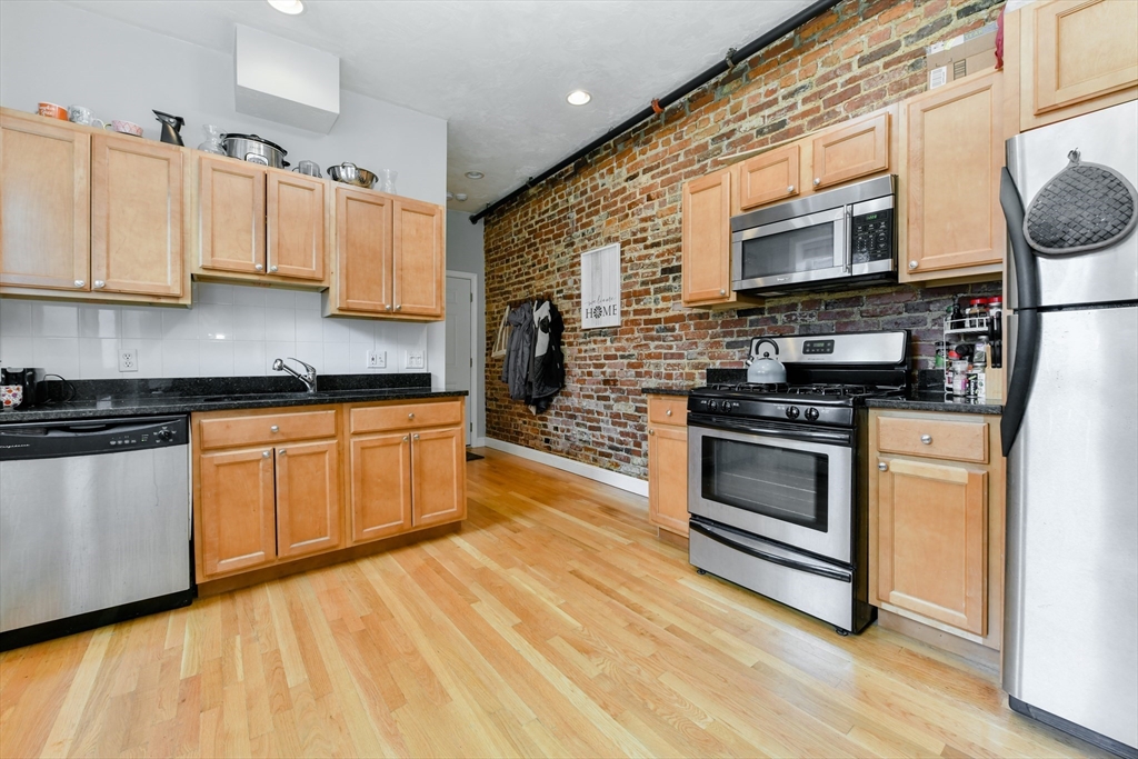 Click for 158 Cottage St #4R, Boston, MA slideshow Click for 158 Cottage St #4R, Boston, MA slideshow