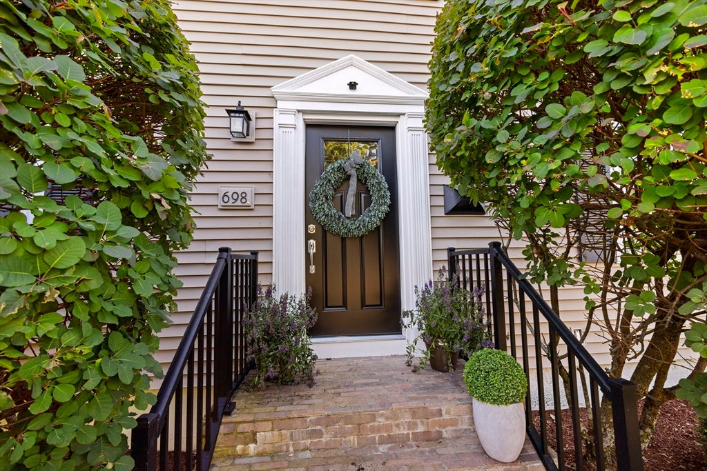 Photo of 698 High St, Cumberland, RI
