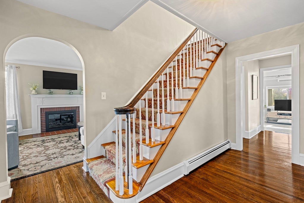 698 High St