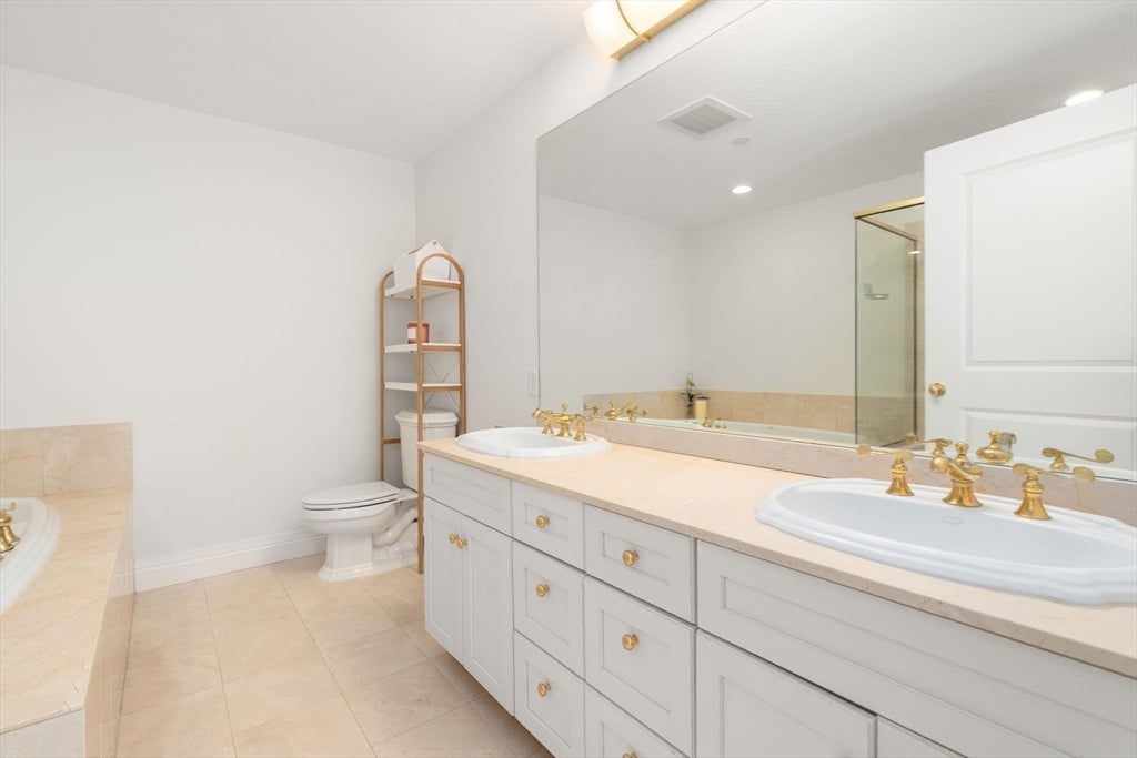 630 Hammond St #104, Brookline, MA Photo #14