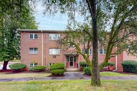 Photo of 89 Walnut St #5, Newton, MA 02460 (MLS # 73593836)
