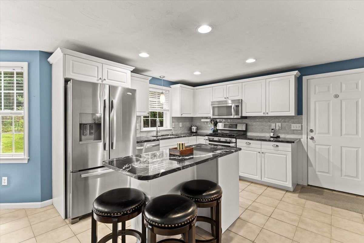 194 Woodlawn Street, Taunton, MA Photo #11