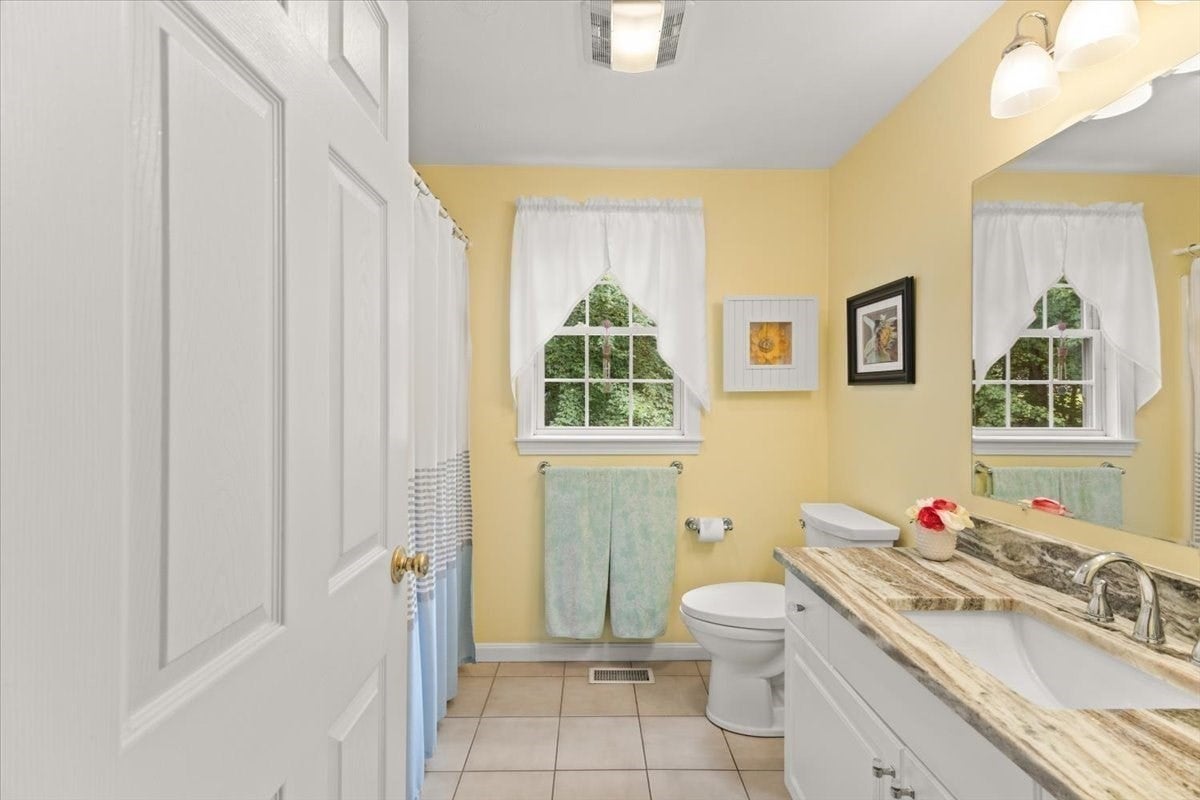 194 Woodlawn Street, Taunton, MA Photo #27