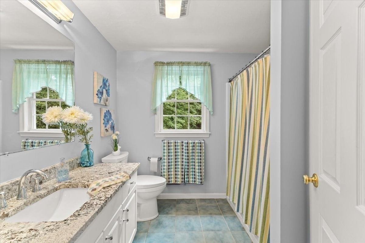 194 Woodlawn Street, Taunton, MA Photo #33