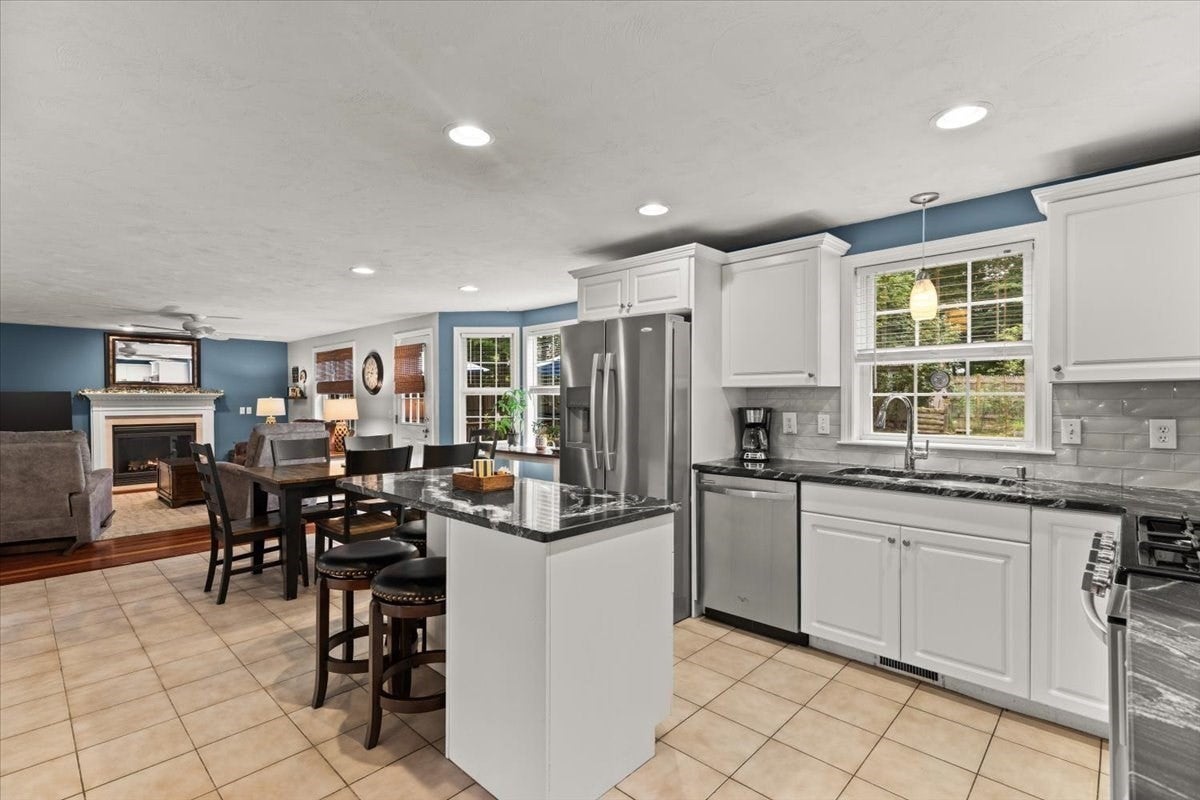194 Woodlawn Street, Taunton, MA Photo #9