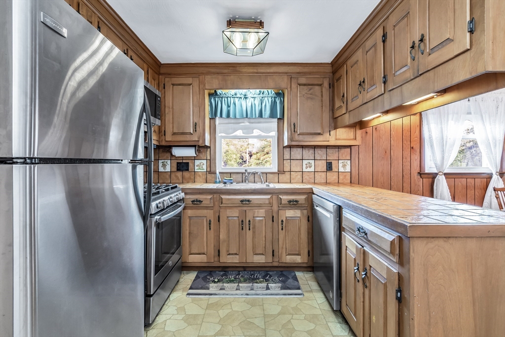 4 Bourque St