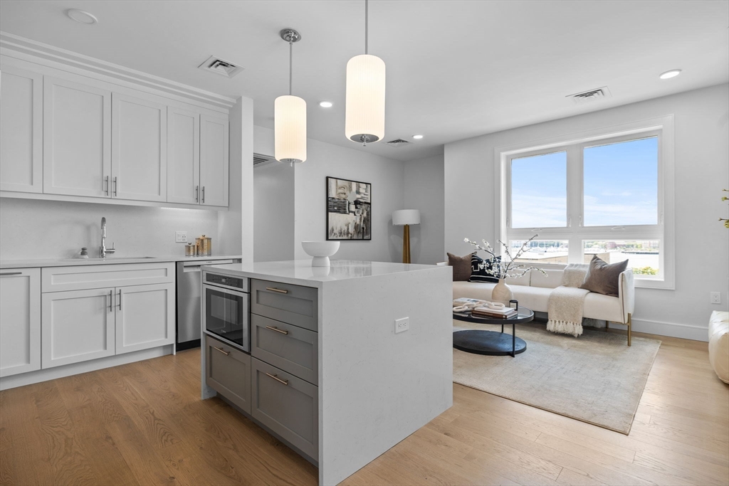 301 Border Street PH9