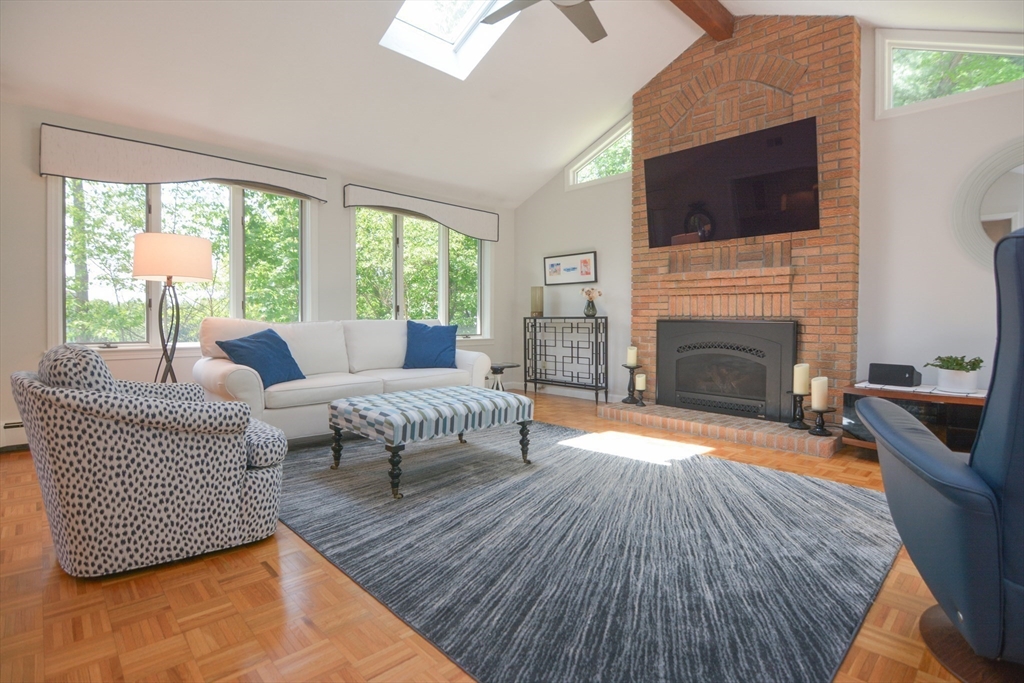 693 Elm St