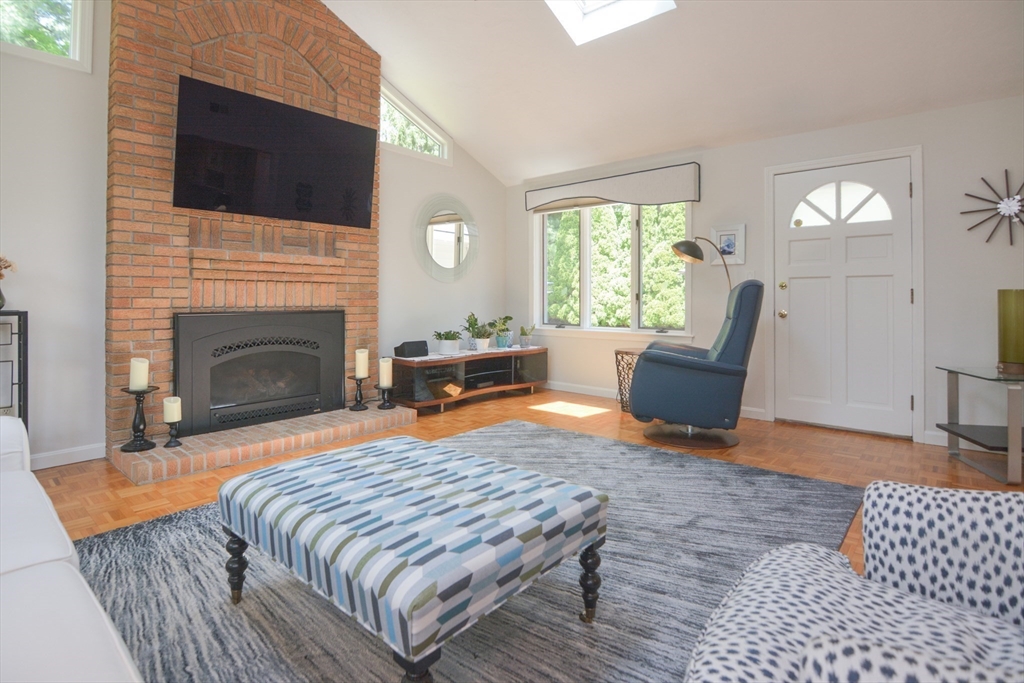 693 Elm St