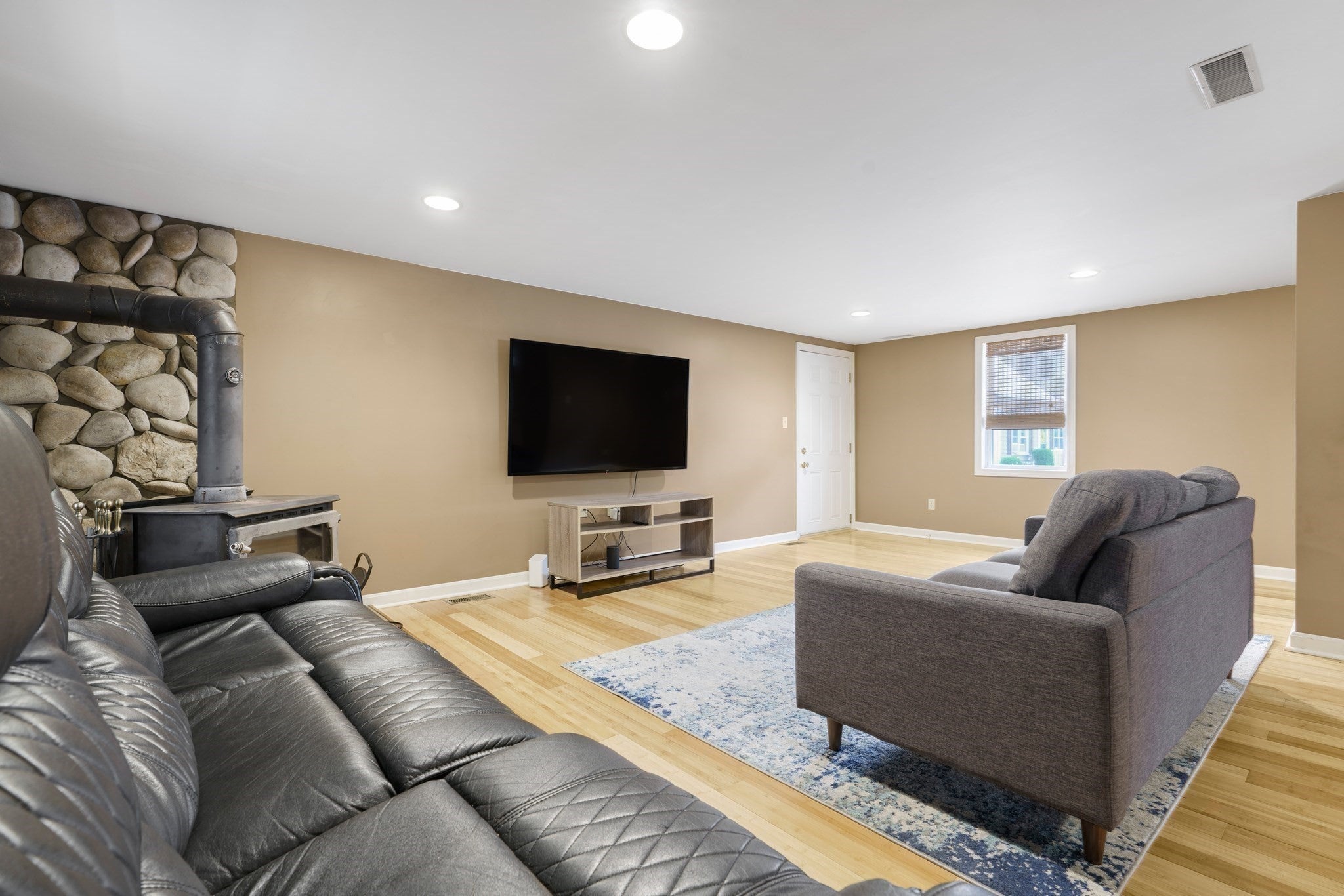 24 Knapp St