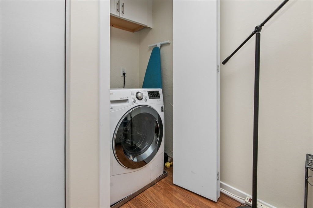 Watertown, Massachusetts 02472, United States, 2 Bedrooms Bedrooms, ,1 BathroomBathrooms,Residential,Pending,110068