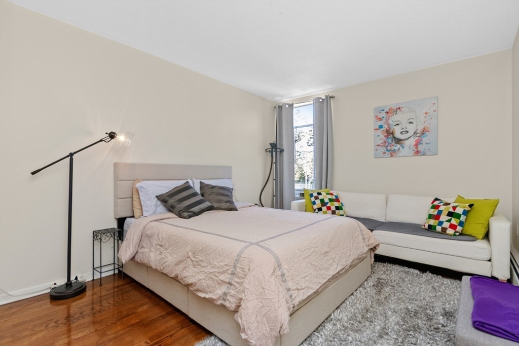 Watertown, Massachusetts 02472, United States, 2 Bedrooms Bedrooms, ,1 BathroomBathrooms,Residential,Pending,110068