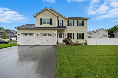 66 Elaine Cir Springfield MA 01109