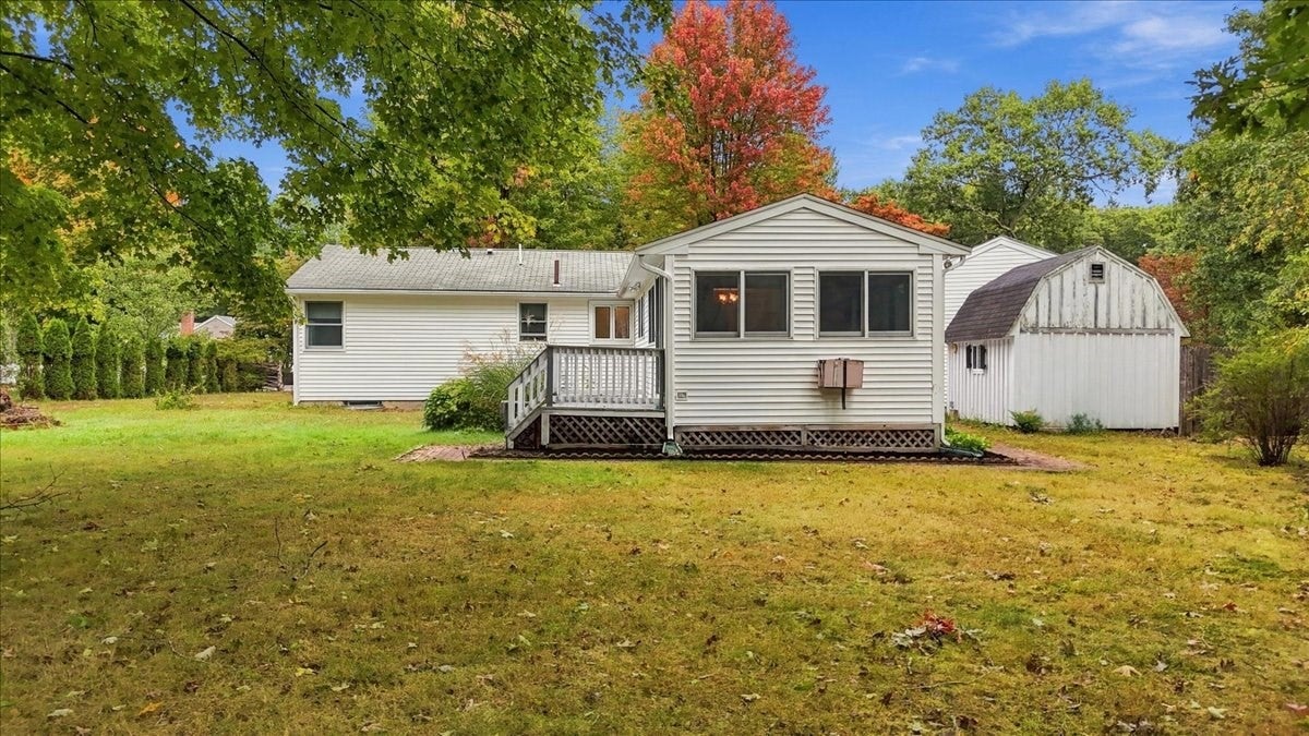 25 Oakview Cir, Medway, MA Photo #4