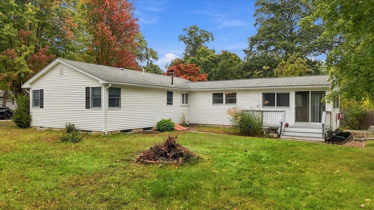25 Oakview Cir, Medway, MA Photo #5
