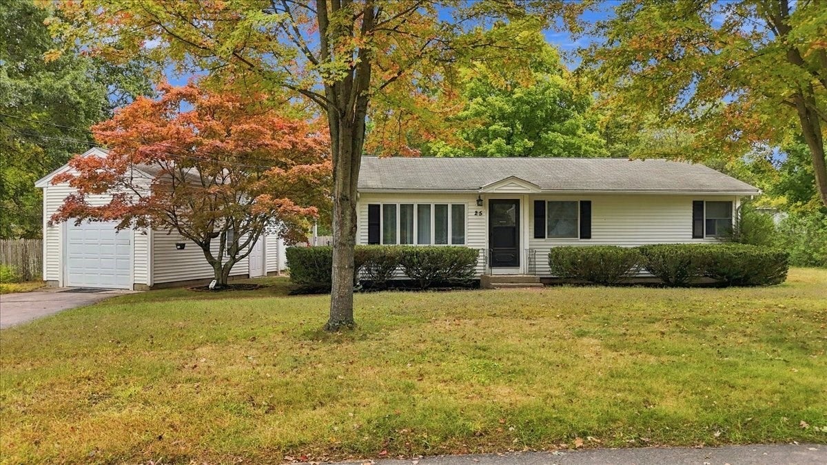 25 Oakview Cir, Medway, MA Photo #2
