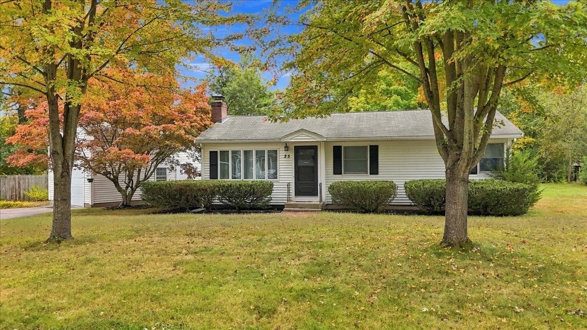 25 Oakview Cir, Medway, MA Photo #1