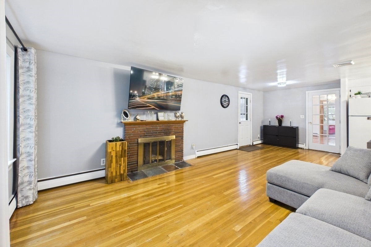 25 Oakview Cir, Medway, MA Photo #11