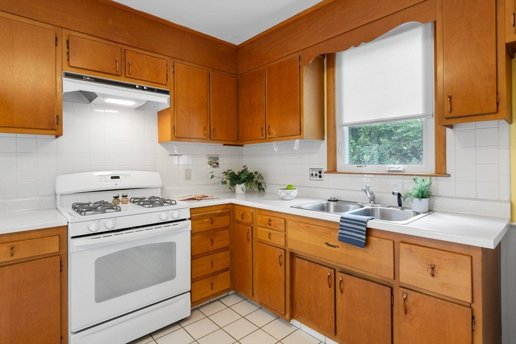 10 Cummings Avenue, Lexington, MA Photo #23