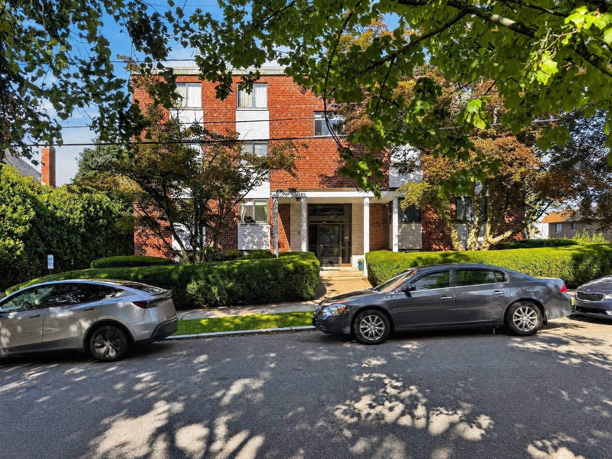 100 Grand View Ave 7B