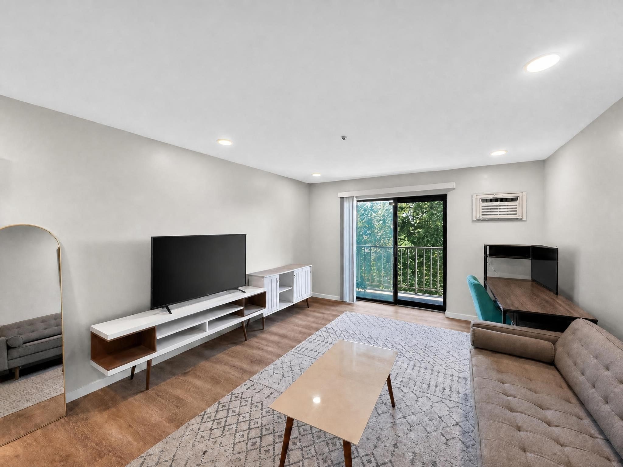 100 Grand View Ave 7B
