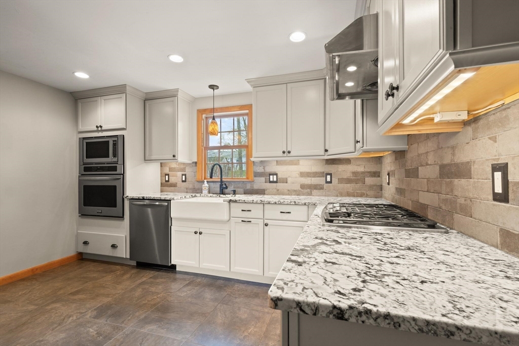 48 Beatrice Ln, Holliston, MA Photo #9