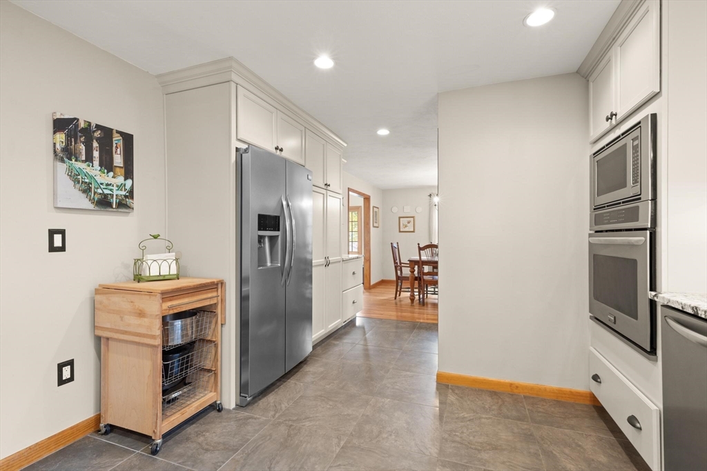 48 Beatrice Ln, Holliston, MA Photo #10