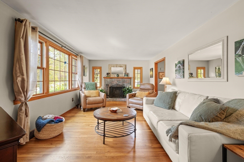 48 Beatrice Ln, Holliston, MA Photo #15