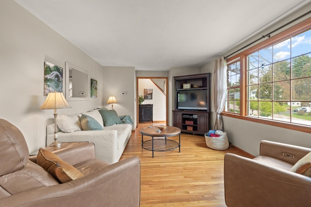 48 Beatrice Ln, Holliston, MA Photo #18