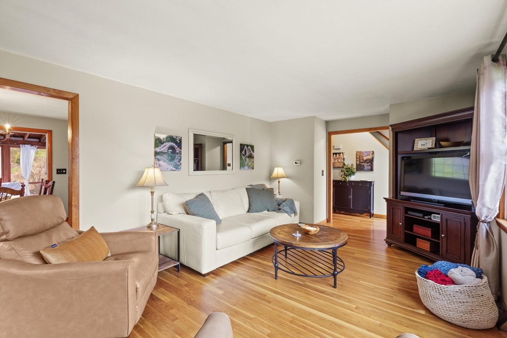 48 Beatrice Ln, Holliston, MA Photo #19