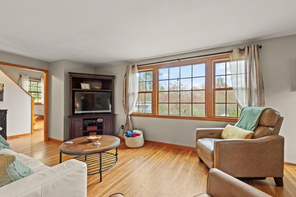 48 Beatrice Ln, Holliston, MA Photo #14
