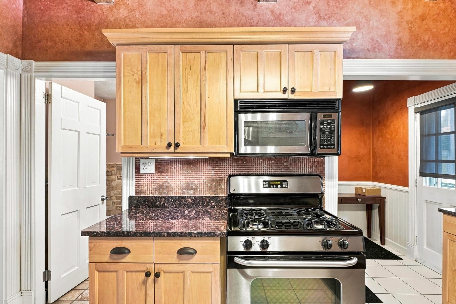 61 Lowell St, Reading, MA Photo #5